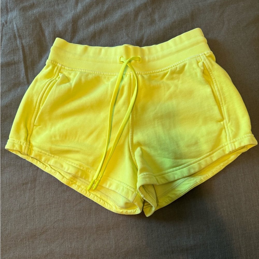 Lululemon inner glow shorts